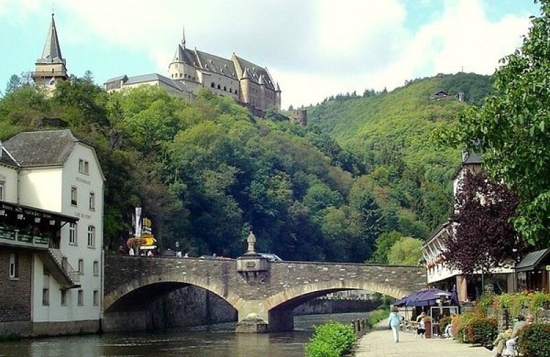 Vianden (15 km)