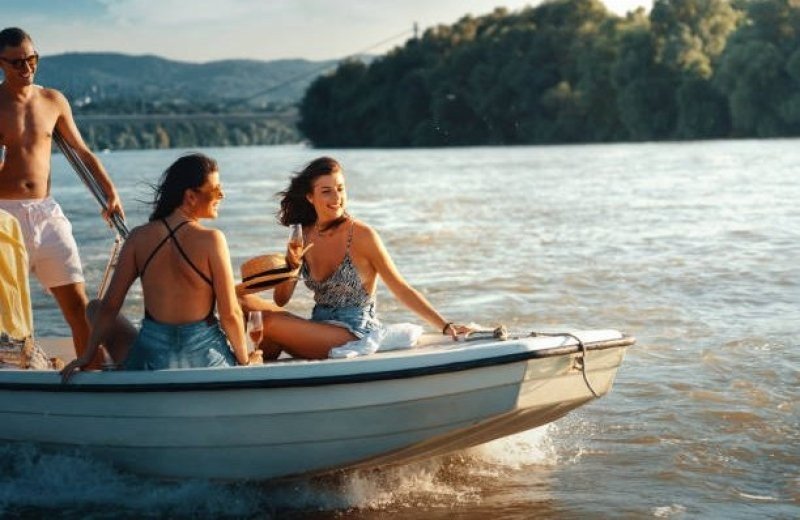 Met een bootje over de Moezel rivier