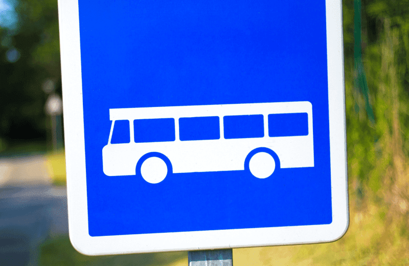 Openbaar vervoer luxemburg bushalte voor onze overnachtingscamping in luxemburg